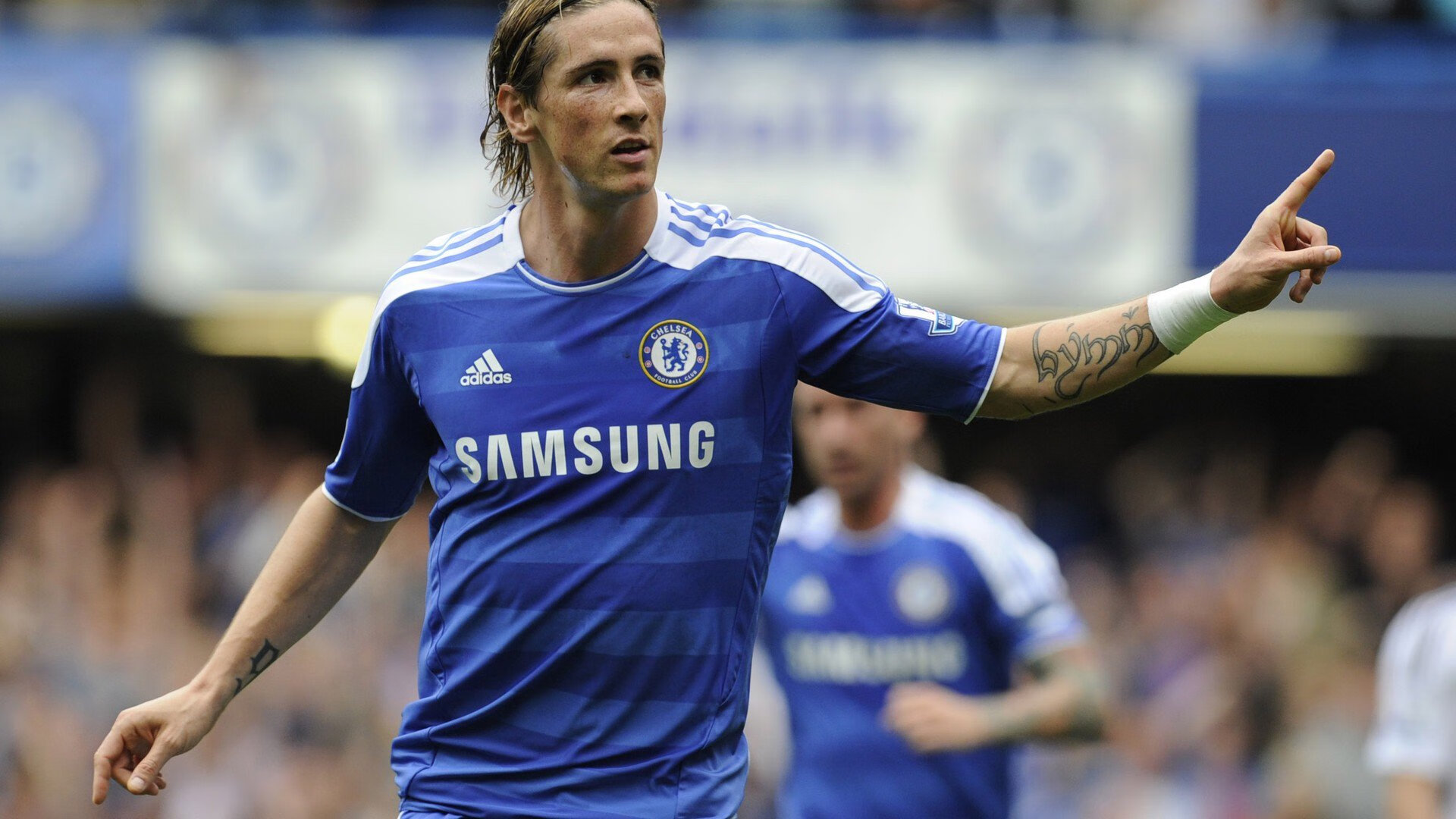 南特前场多人跑动牵制防守重心，南特足球俱乐部