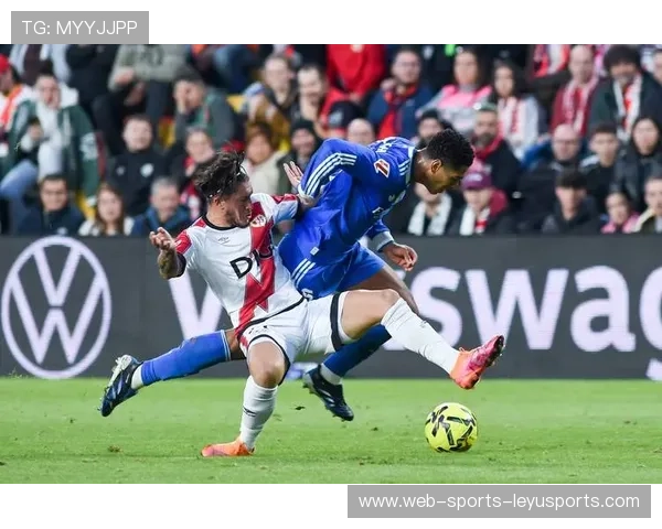 贝林厄姆中路插上头球破门,皇马2-0领先巴列卡诺